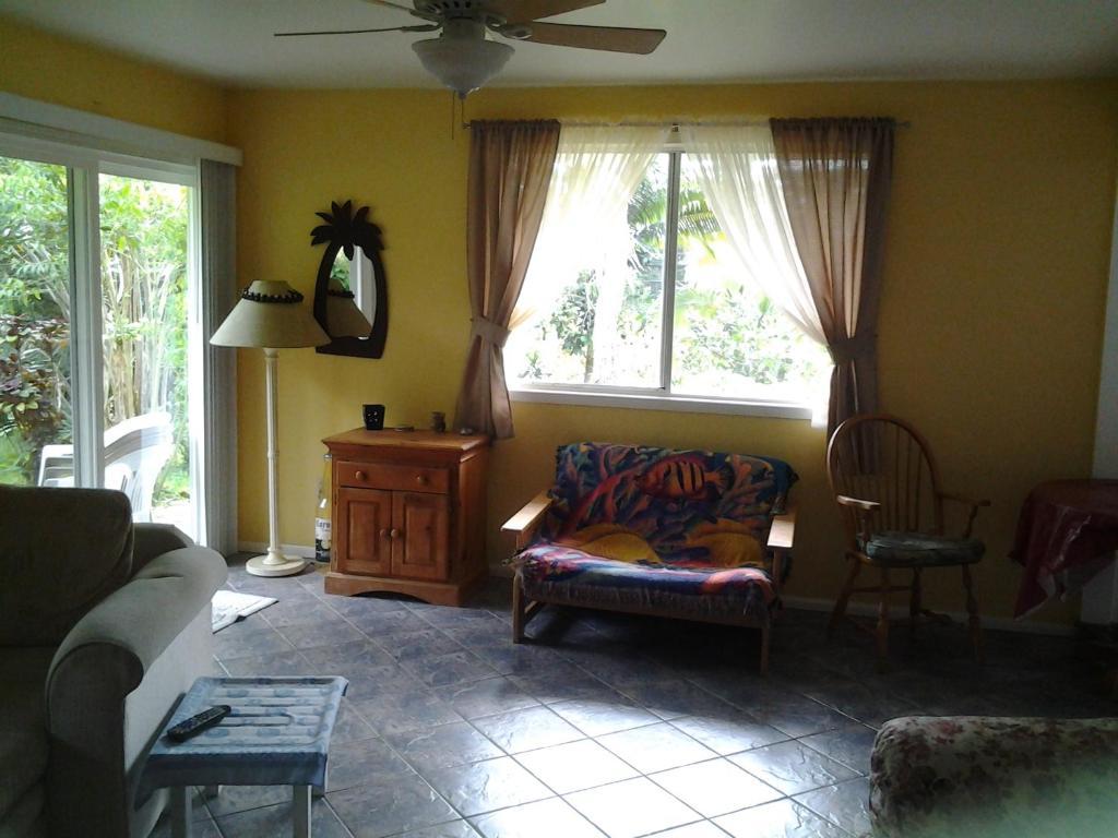 Lava Tree Tropic Inn Pahoa Номер фото
